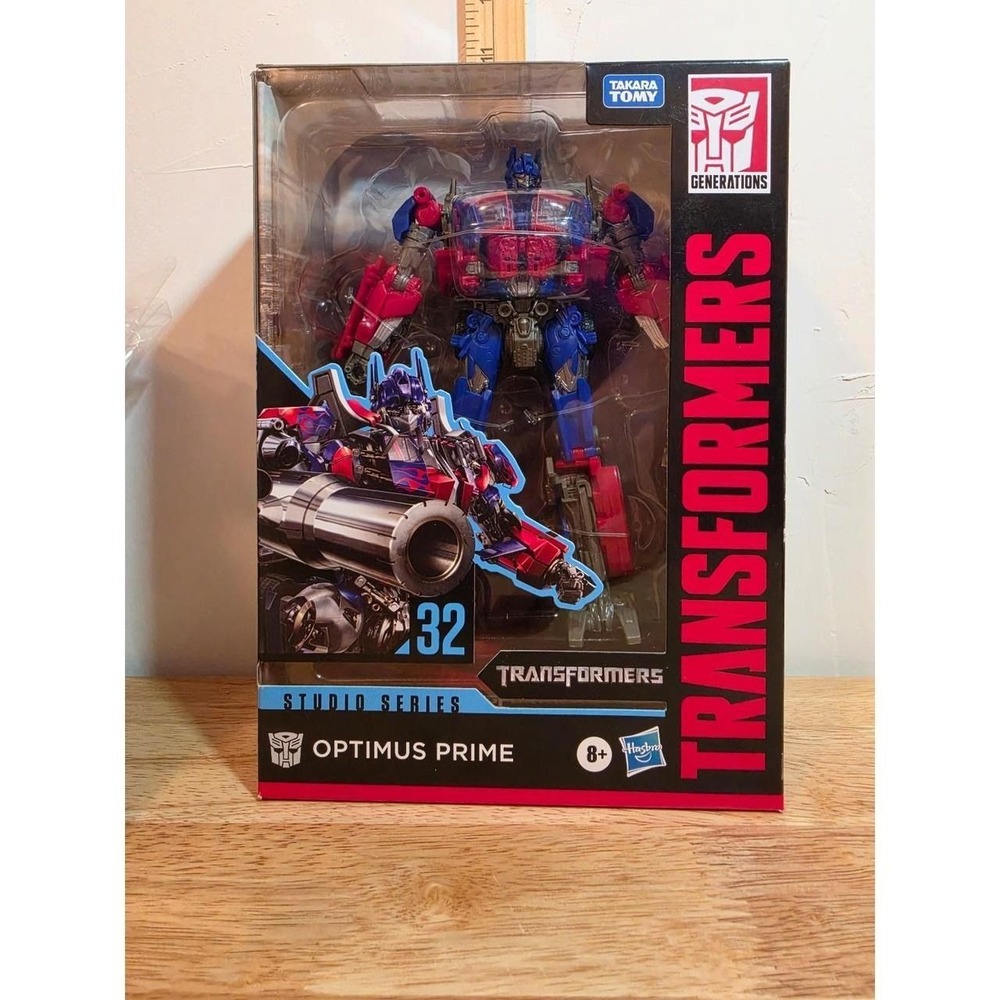 Transformers Studio Series 32 Voyager Class Movie 1 Optimus Prime action figure